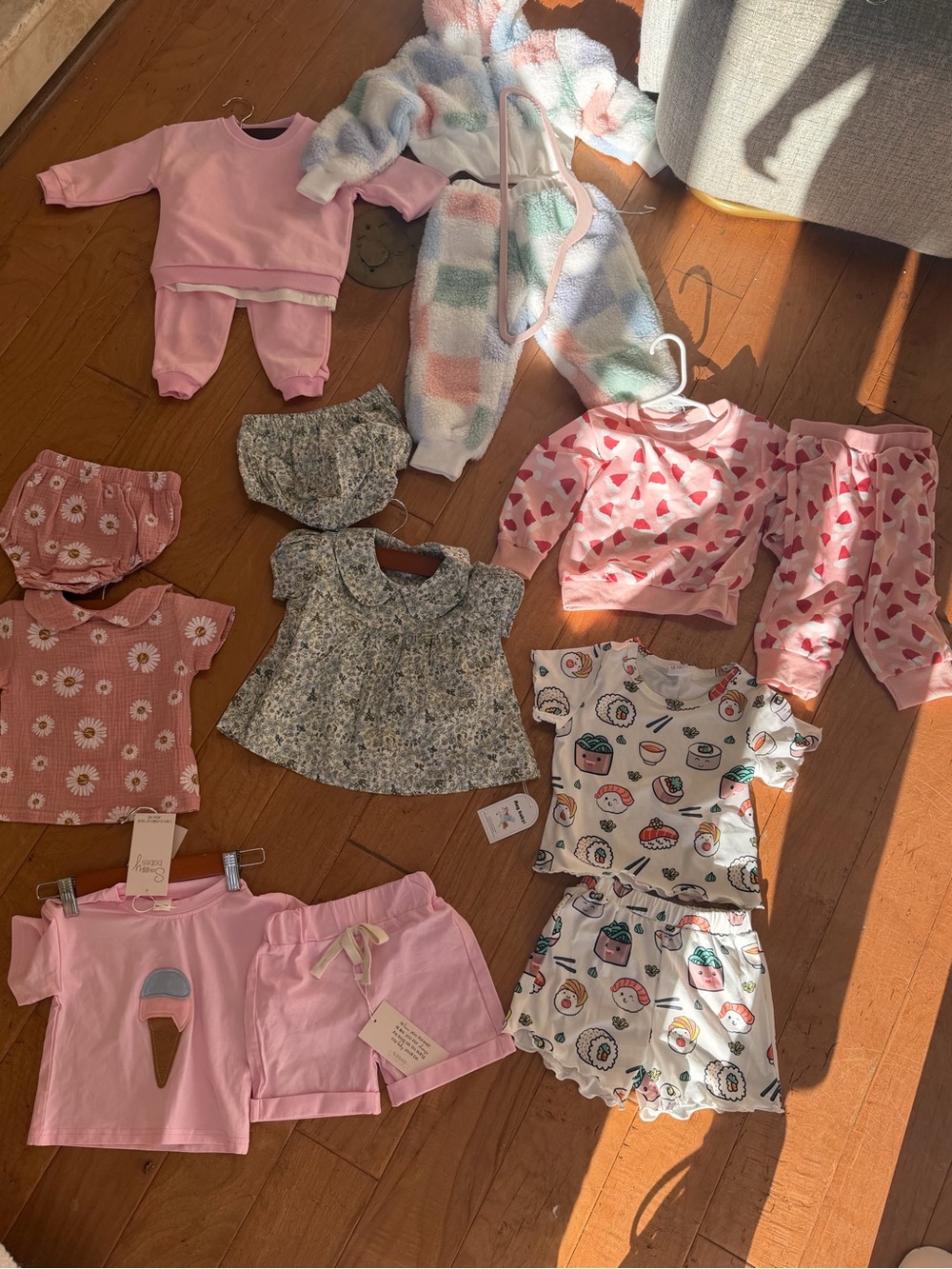 Boutique little girls 6m- 12m/18 outfits brand new